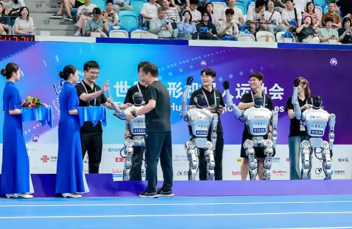 銅牌！濟南人形機器人“行者泰山”4x100接力賽獲得全國第三名